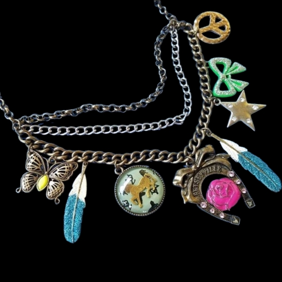 🪶Betseyville Luck-Theme 3-Chain Layered Feather Horse Butterfly Necklace - EPC - Picture 9 of 10